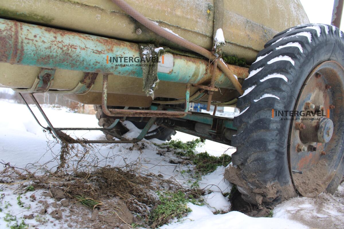 Vontatott 1000 l tartály 13