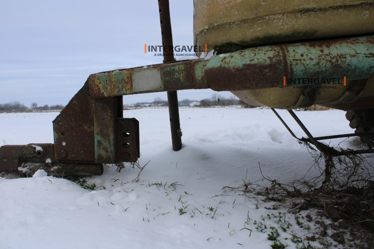 Vontatott 1000 l tartály 14