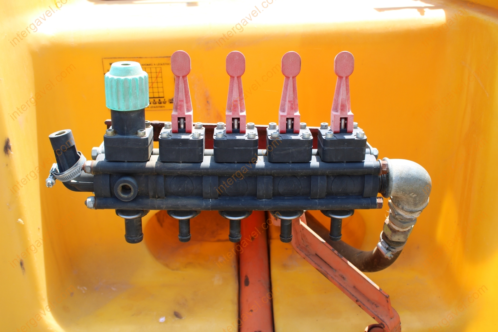 Permetező tartály 6