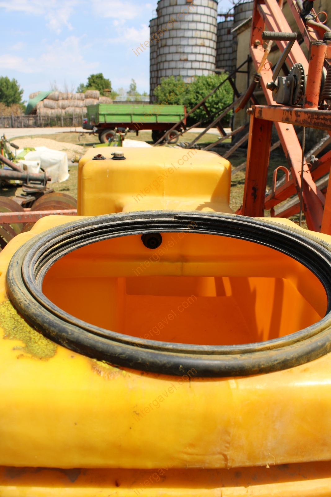 Permetező tartály 9