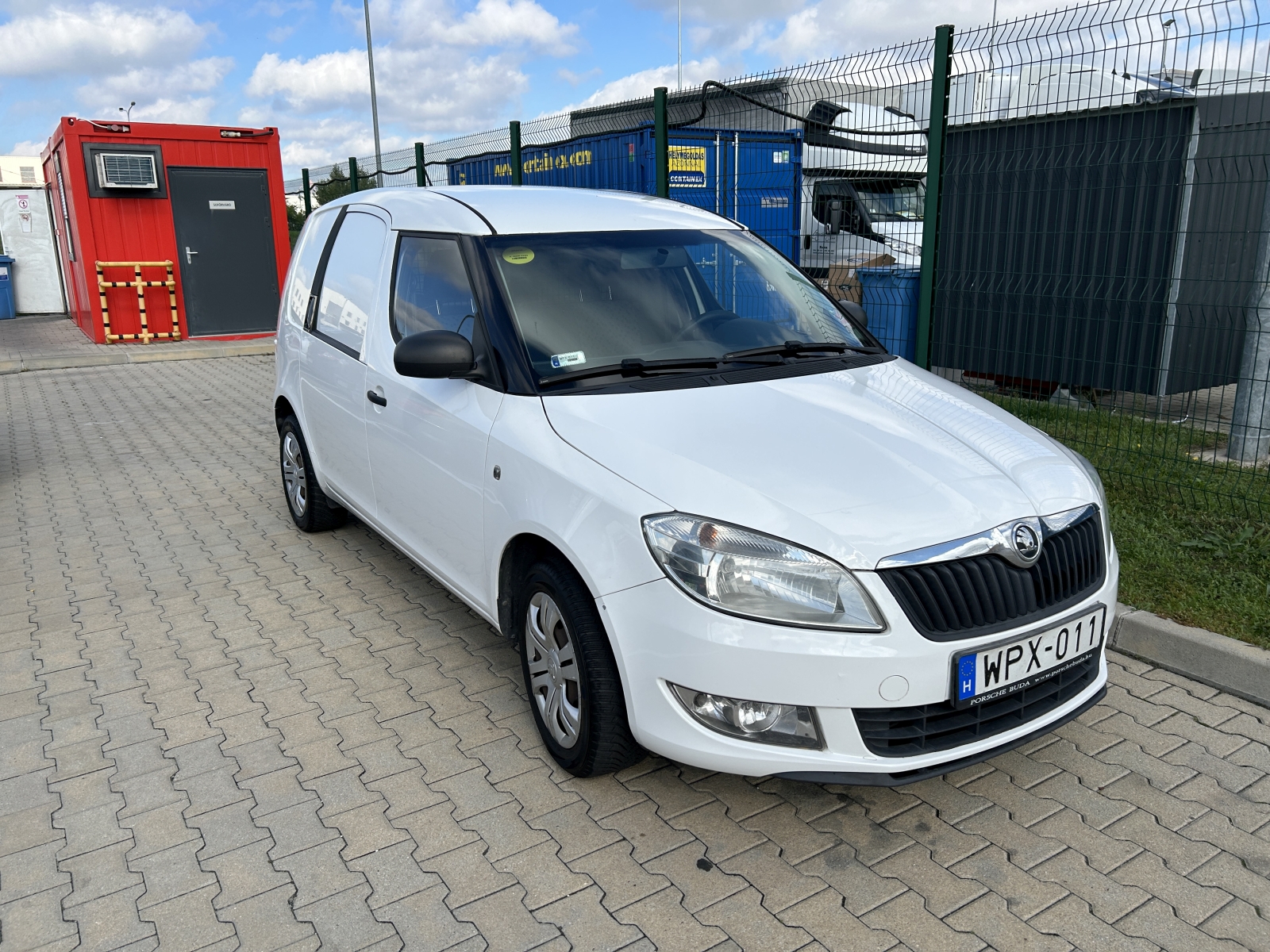 Skoda Praktik kisteherautó