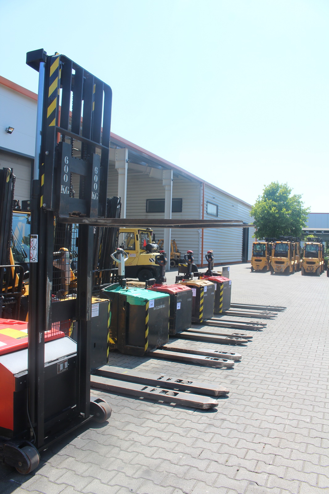 Gyalogkíséretű magasemelésű targonca 4