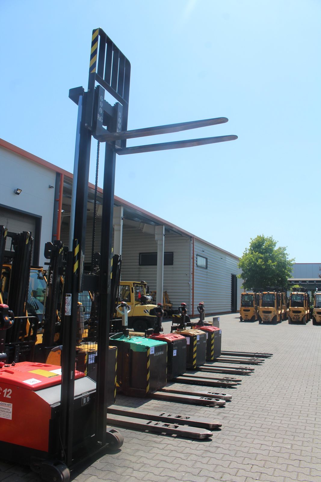 Gyalogkíséretű magasemelésű targonca 5