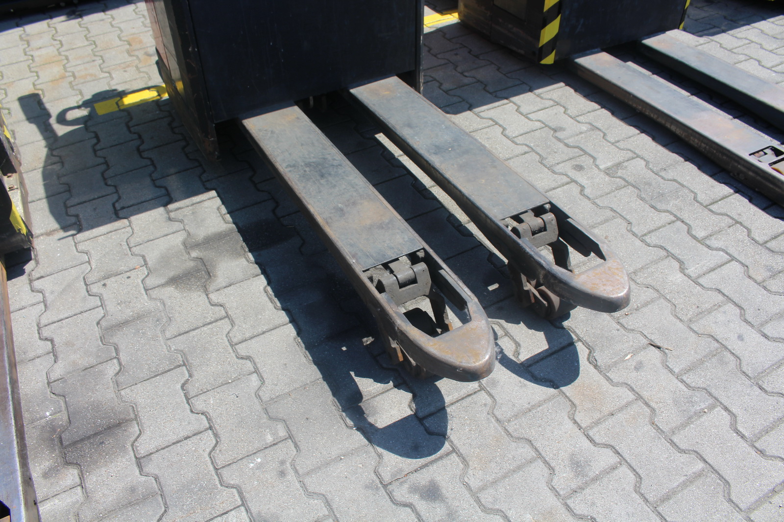 Elektromos raklapszállító targonca 7