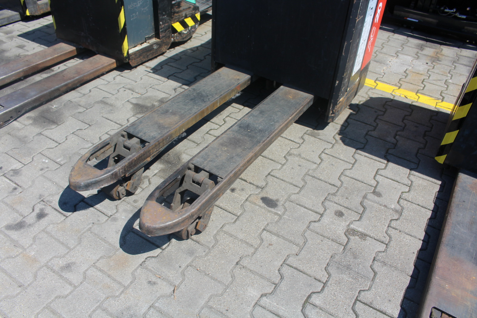 Elektromos raklapszállító targonca 8