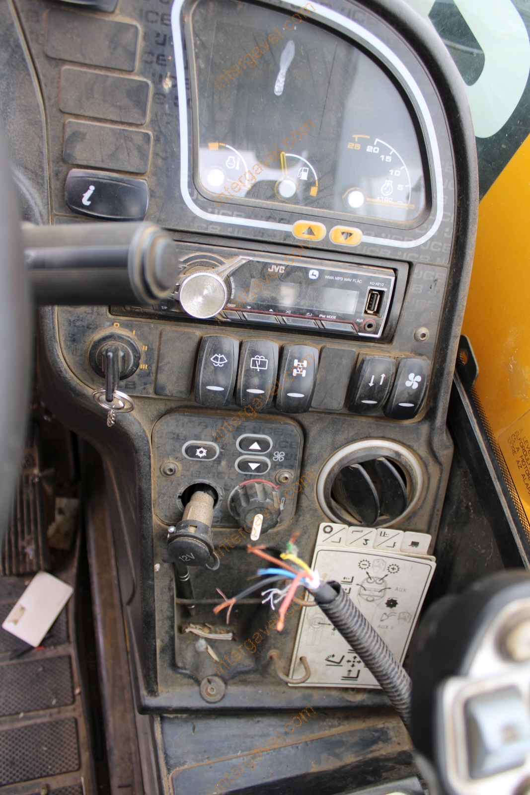 Teleszkópos rakodó - JCB 38