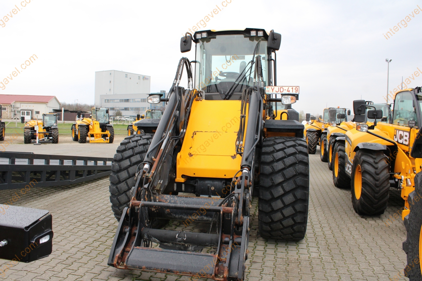 Homlokrakodó - JCB 2