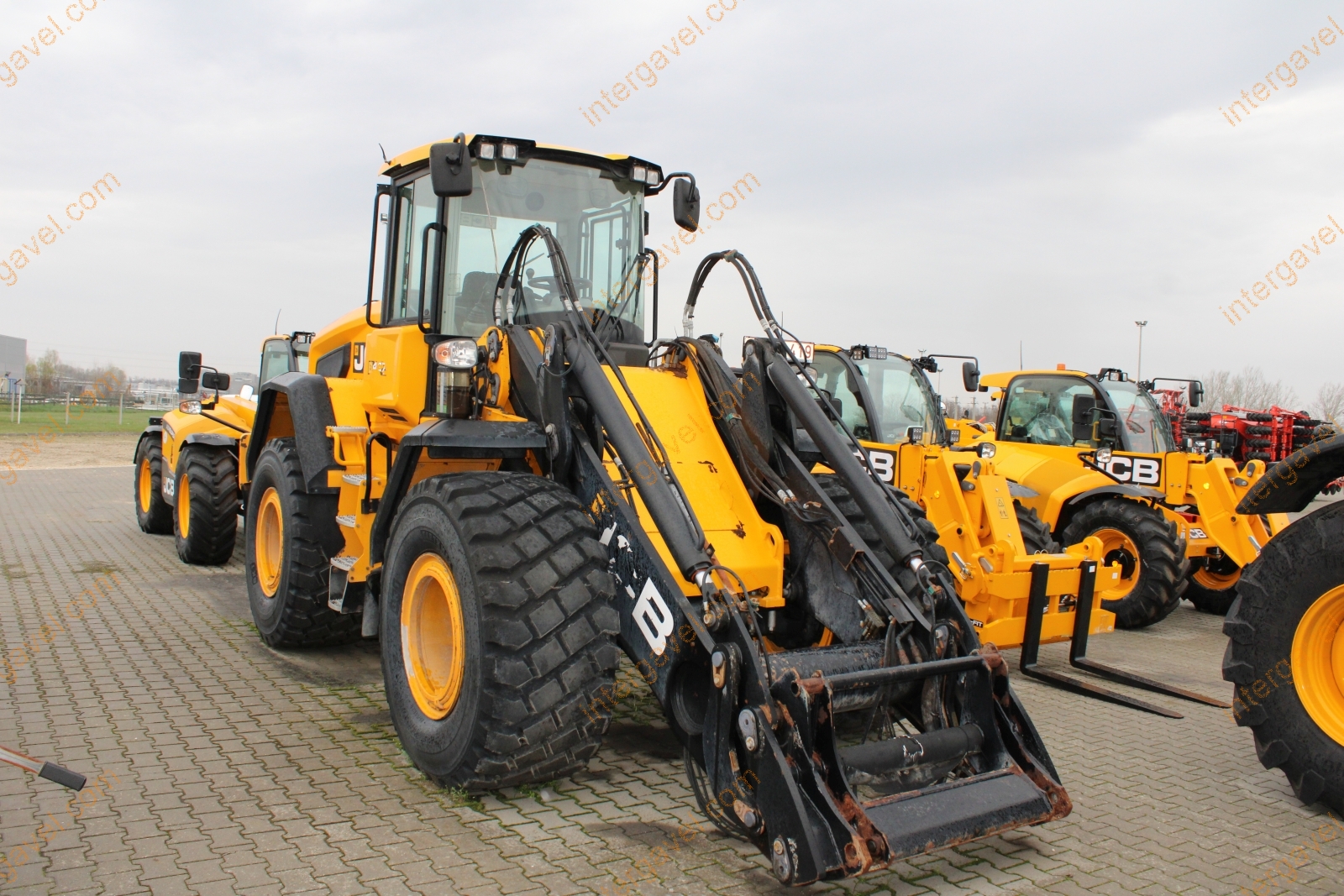 Homlokrakodó - JCB 3