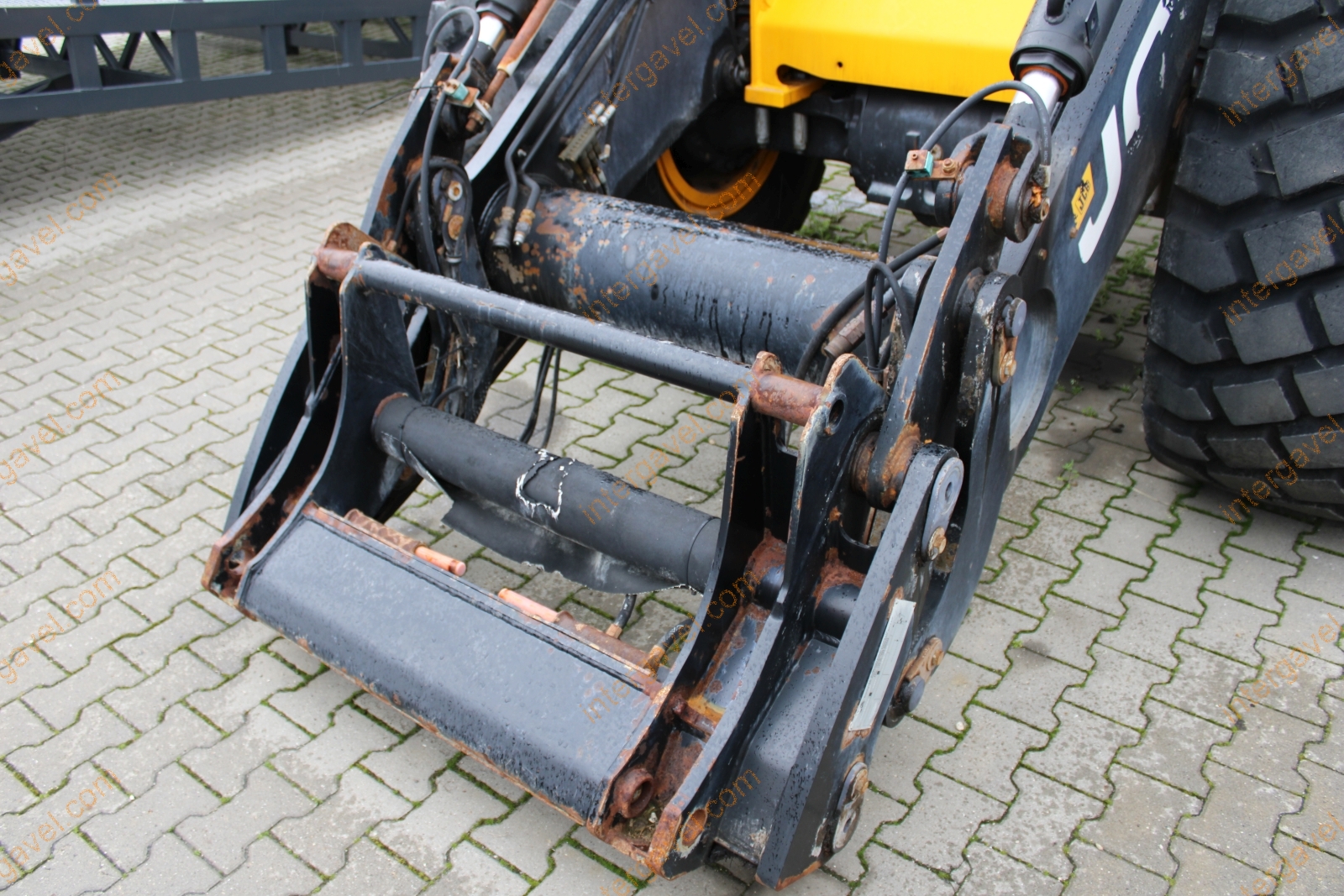 Homlokrakodó - JCB 6