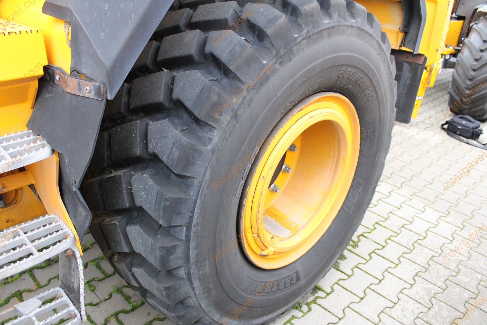 Homlokrakodó - JCB 18