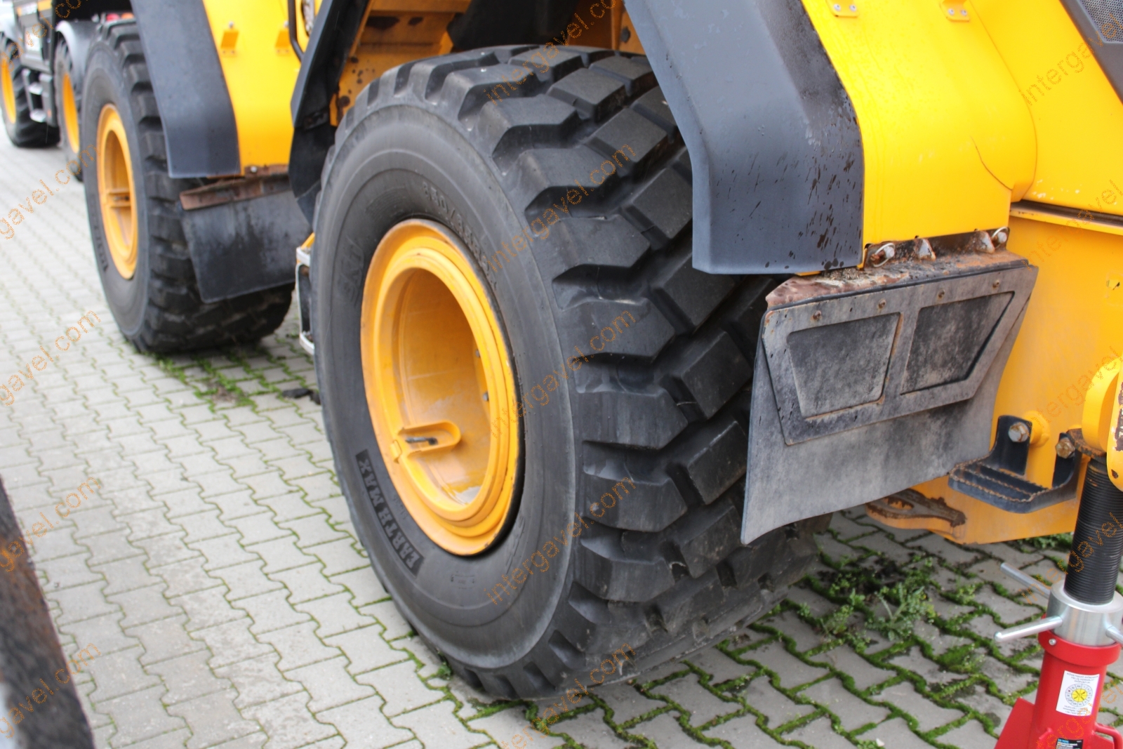 Homlokrakodó - JCB 20