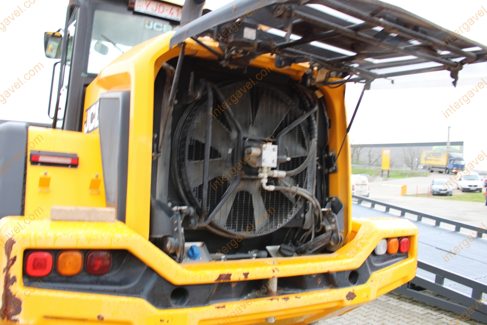 Homlokrakodó - JCB 23