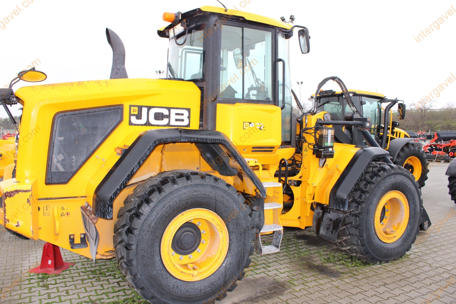 Homlokrakodó - JCB 27