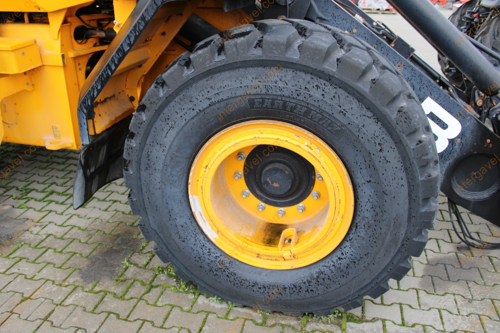 Homlokrakodó - JCB 32