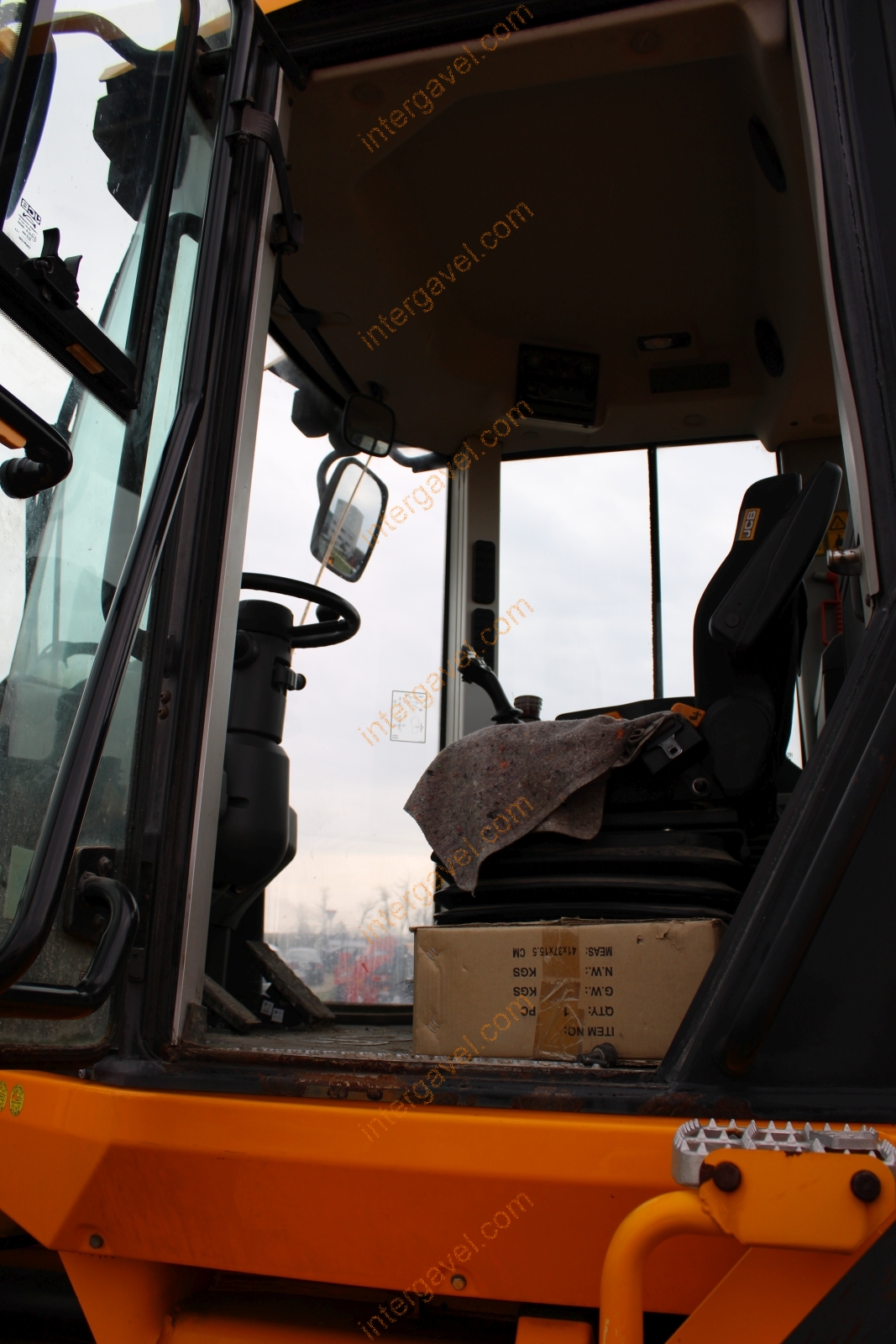 Homlokrakodó - JCB 42