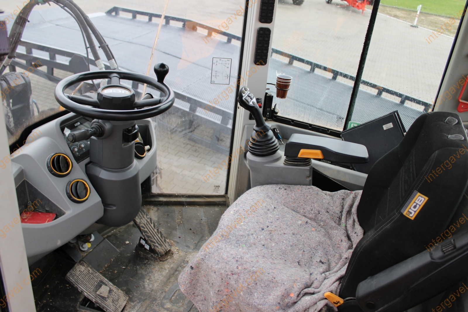 Homlokrakodó - JCB 43