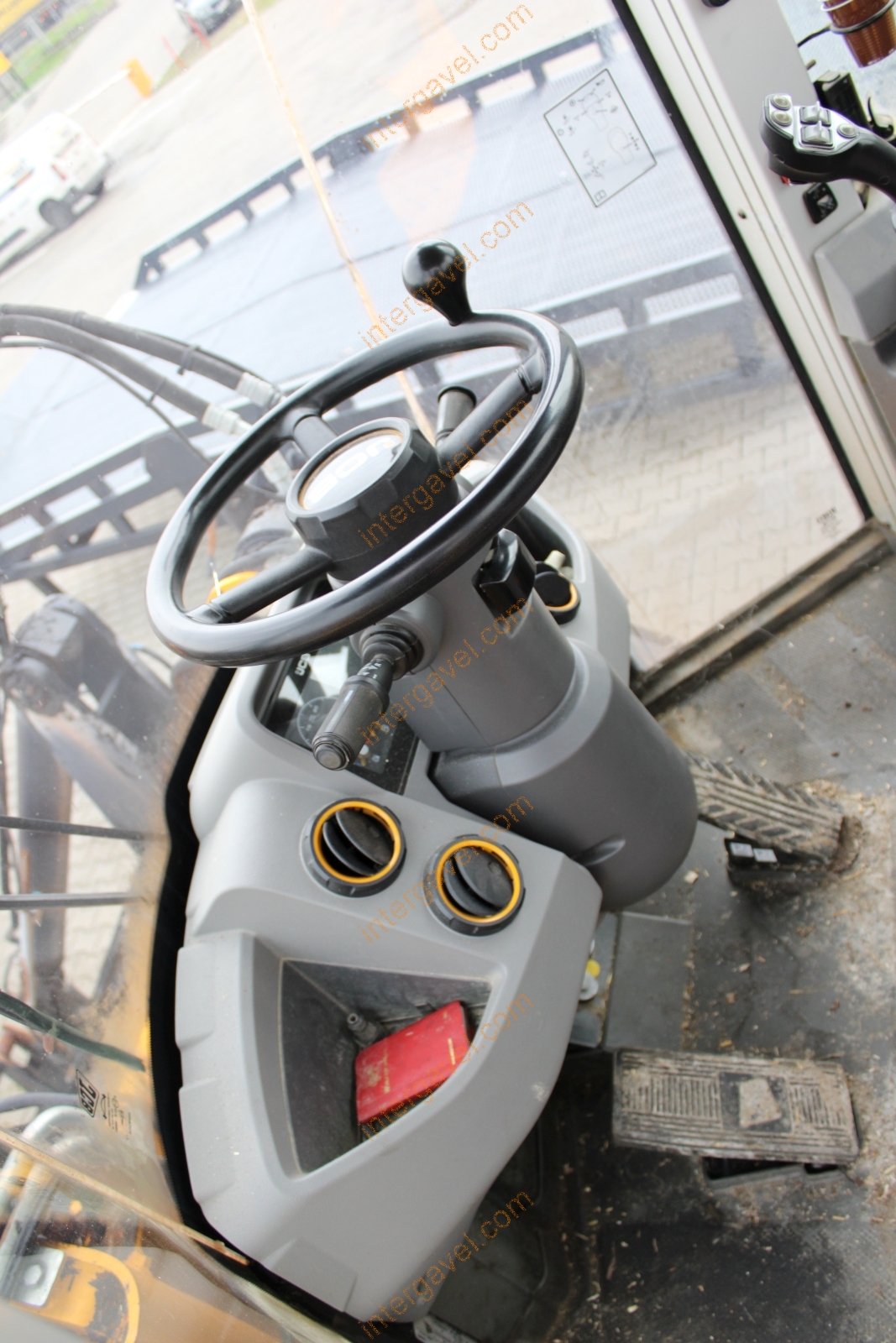 Homlokrakodó - JCB 44