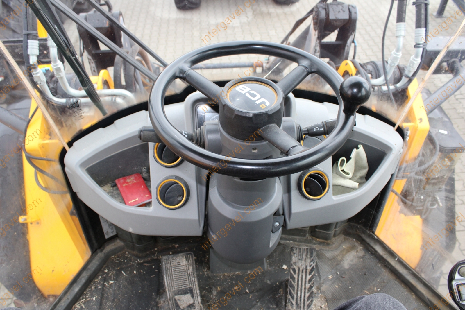 Homlokrakodó - JCB 46