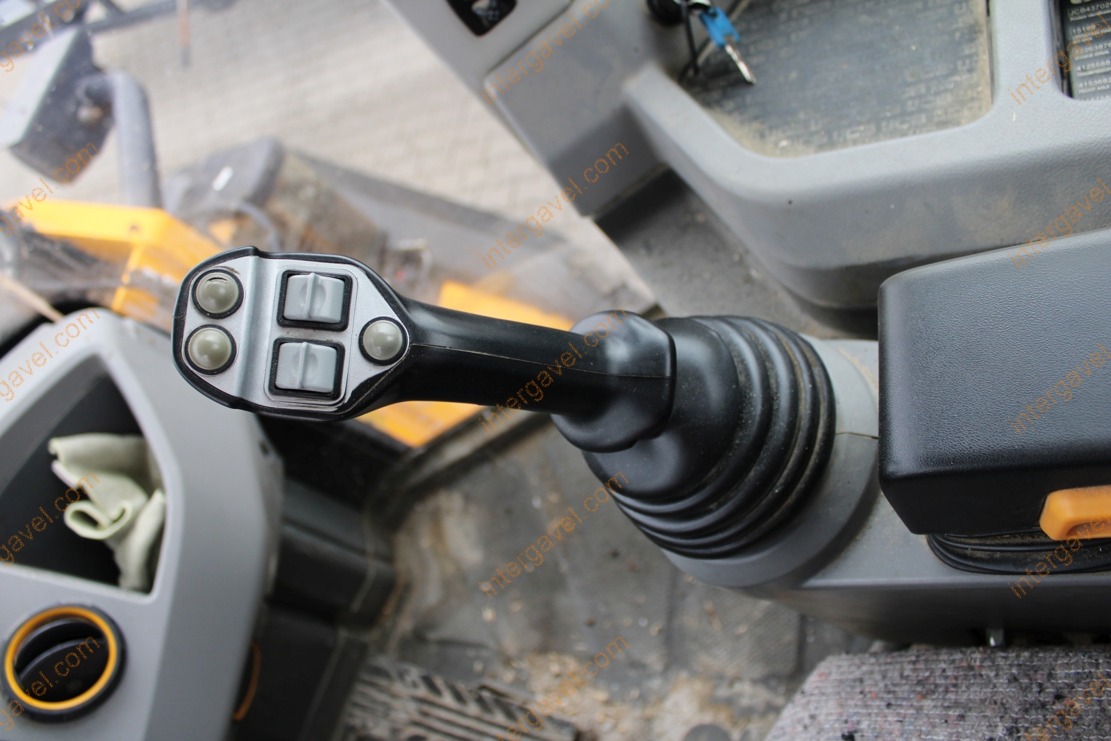 Homlokrakodó - JCB 47