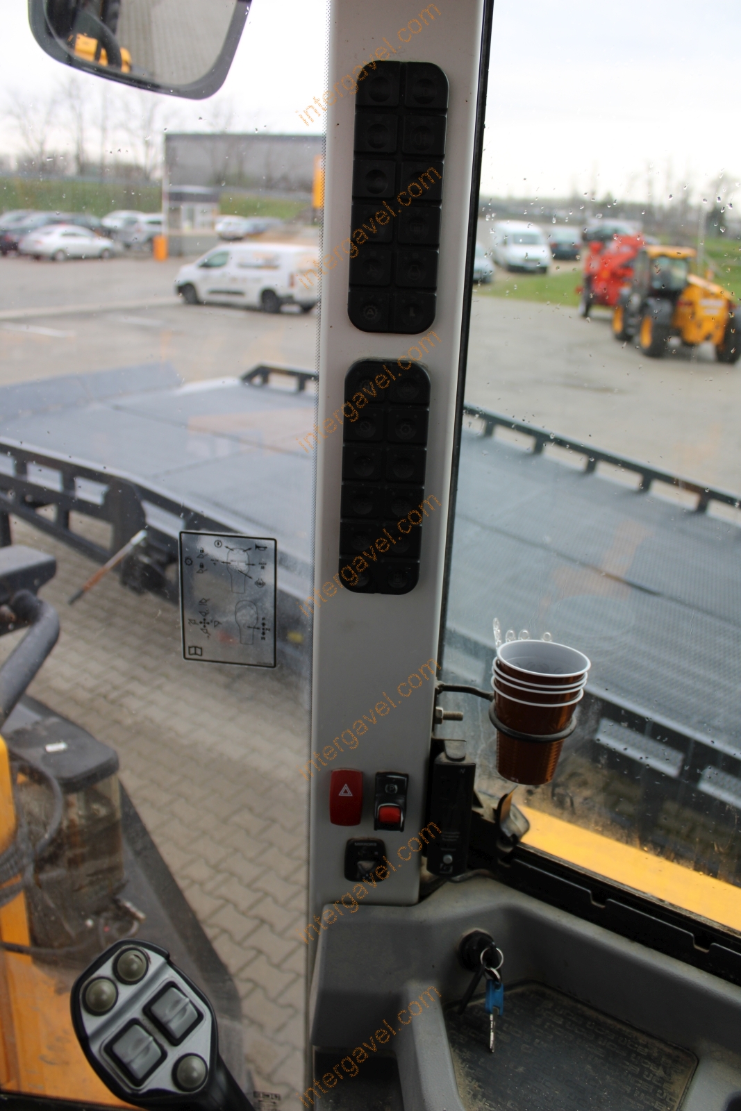 Homlokrakodó - JCB 48