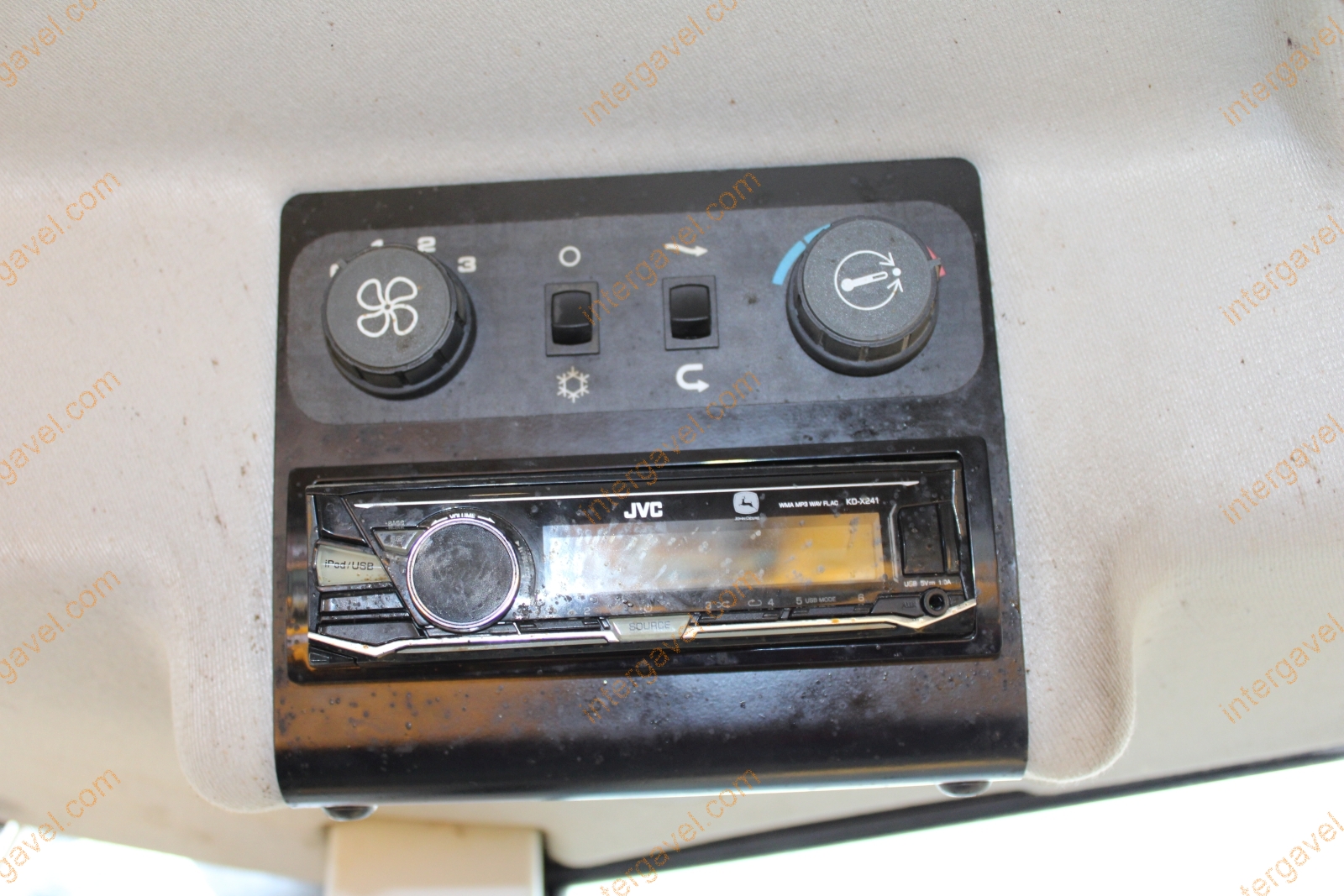 Homlokrakodó - JCB 52