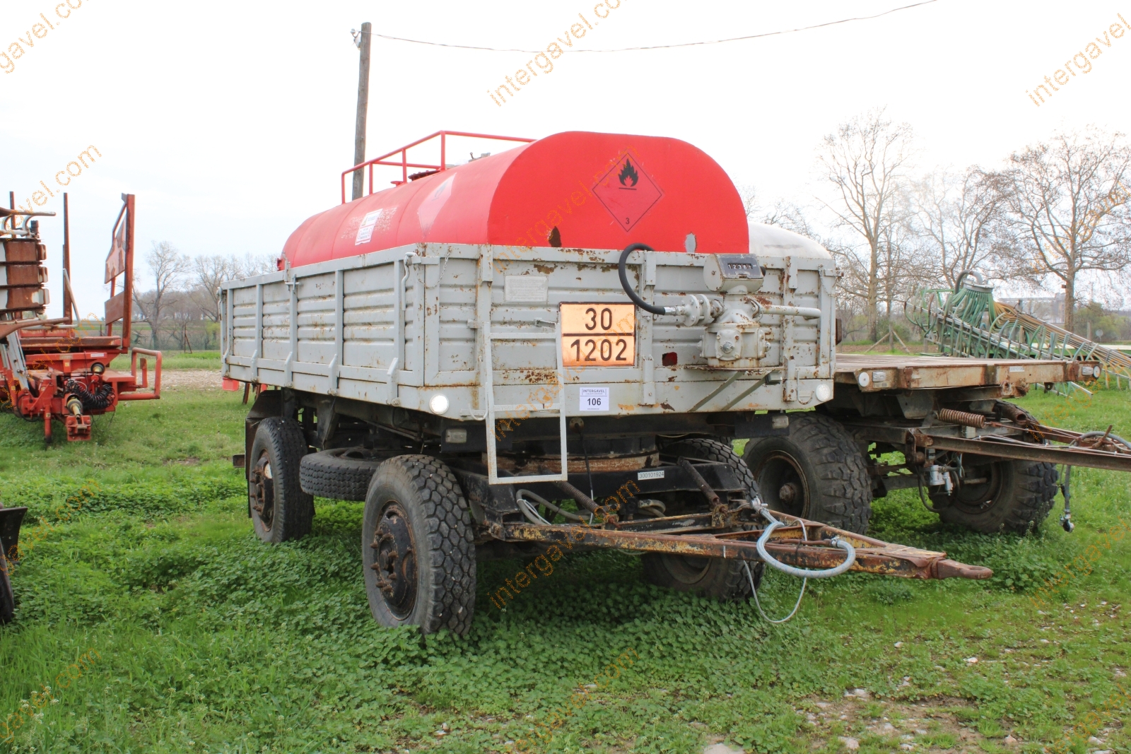 Üzemanyag szállító pótkocsi