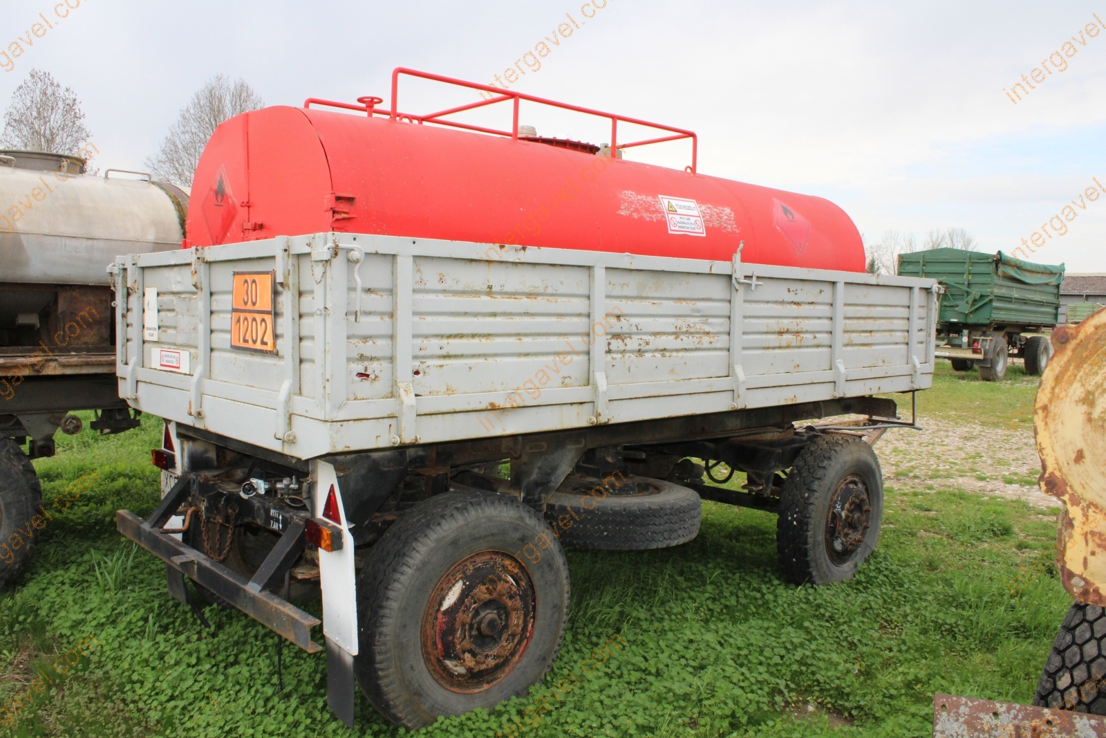 Üzemanyag szállító pótkocsi 2