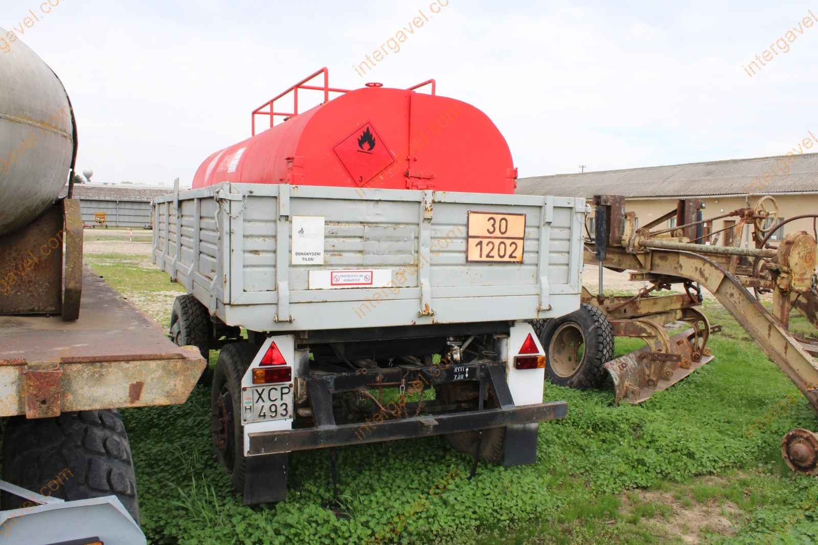 Üzemanyag szállító pótkocsi 3