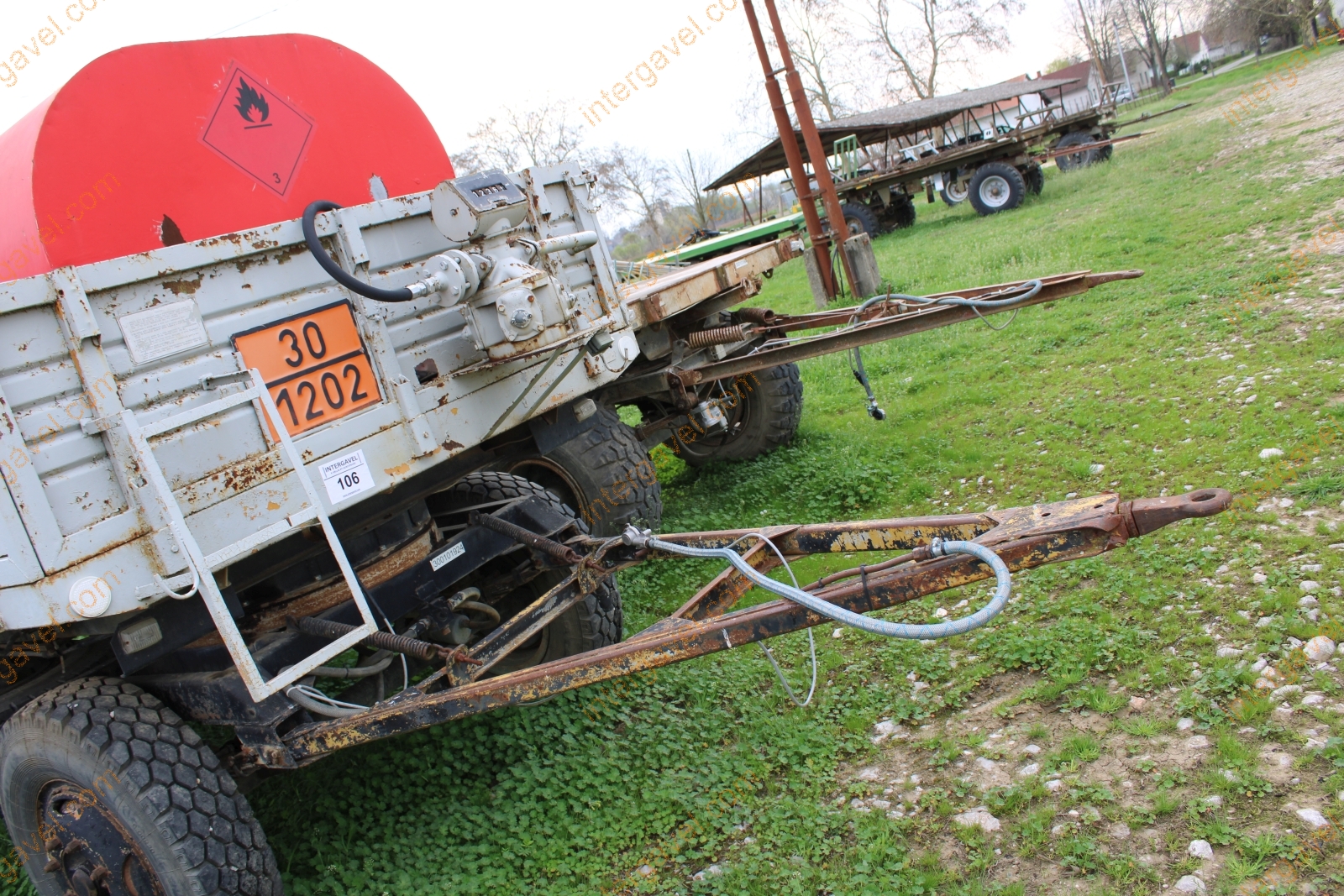 Üzemanyag szállító pótkocsi 8