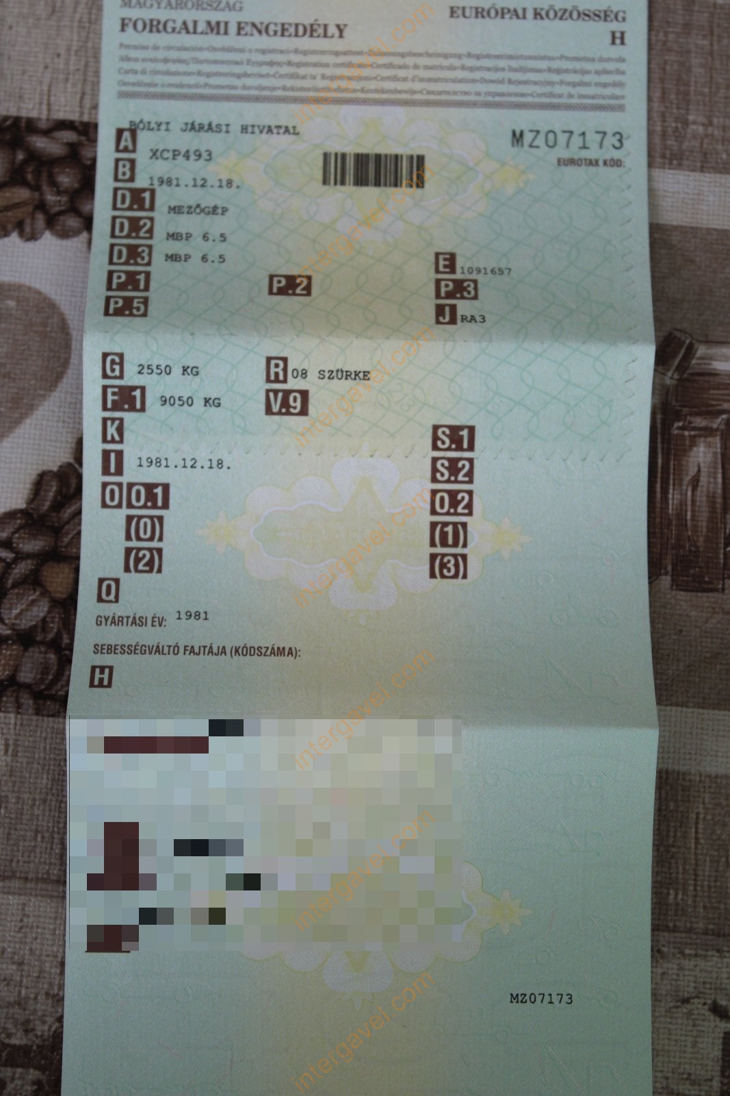 Üzemanyag szállító pótkocsi 18