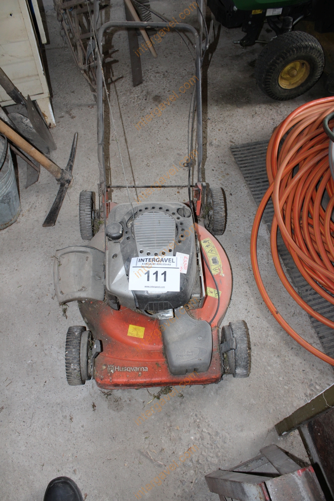 Tolókaros fűnyíró - Husqvarna 2