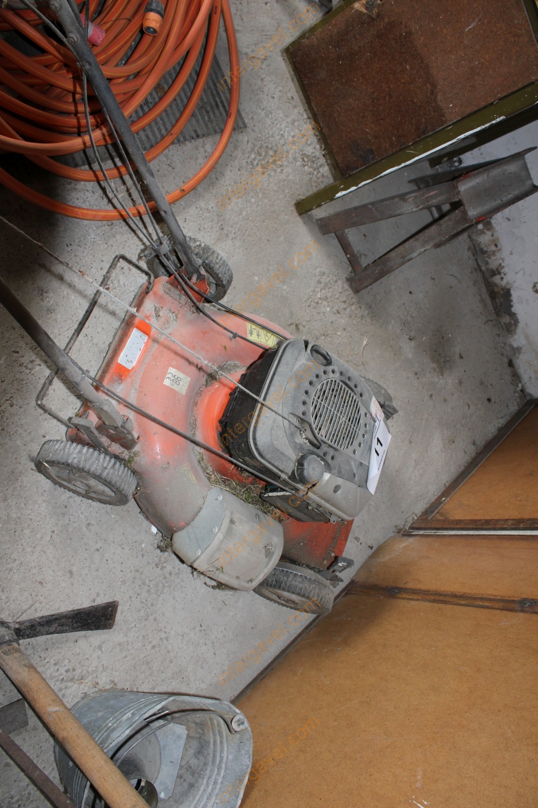 Tolókaros fűnyíró - Husqvarna 5