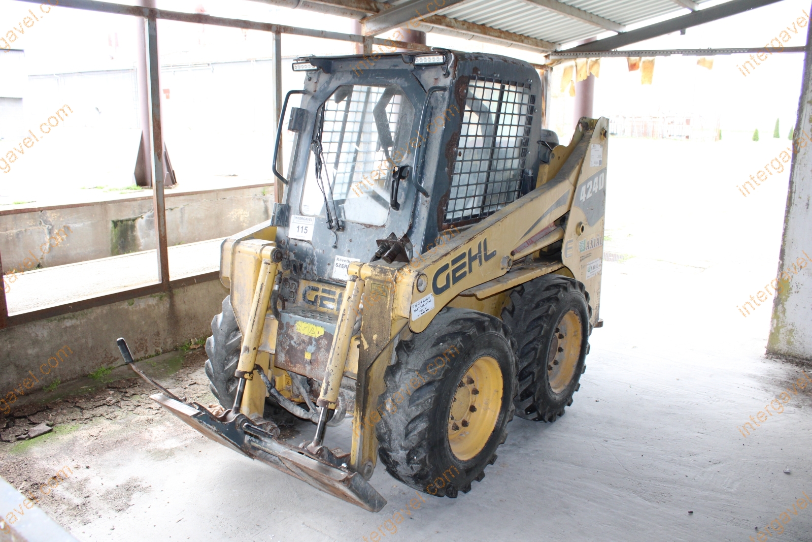 Csúszókormányzású rakodó - GEHL