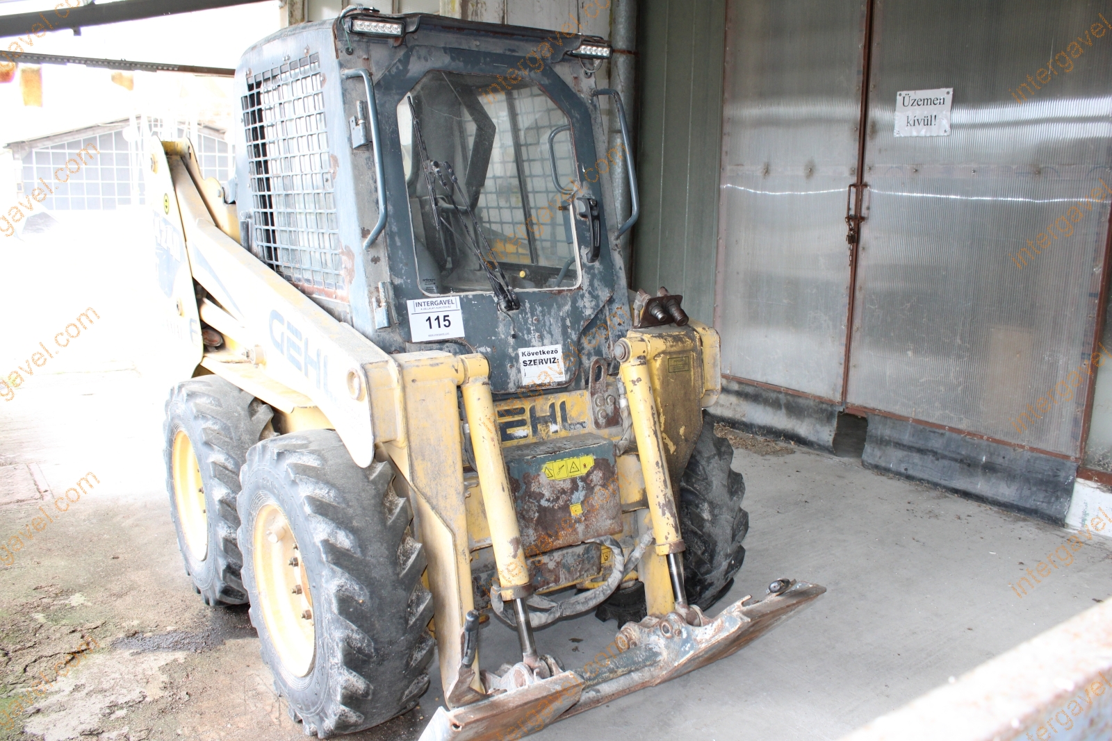 Csúszókormányzású rakodó - GEHL 2