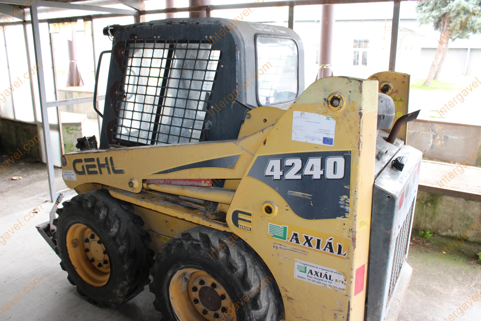 Csúszókormányzású rakodó - GEHL 3