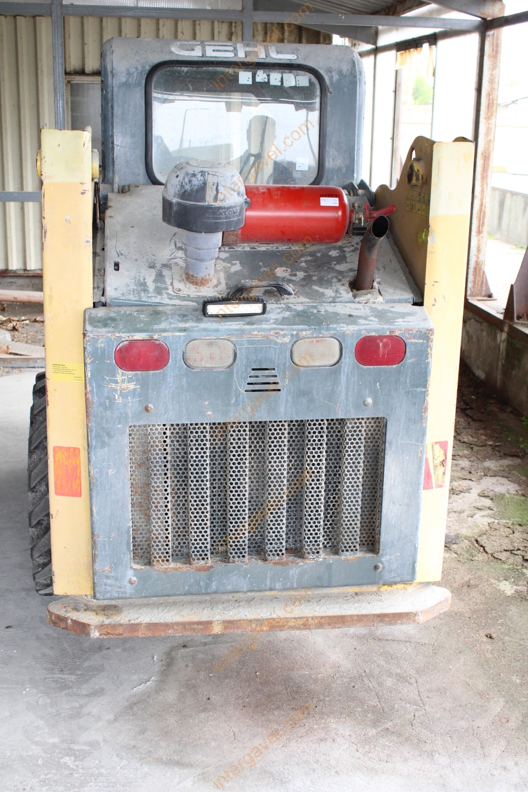 Csúszókormányzású rakodó - GEHL 4