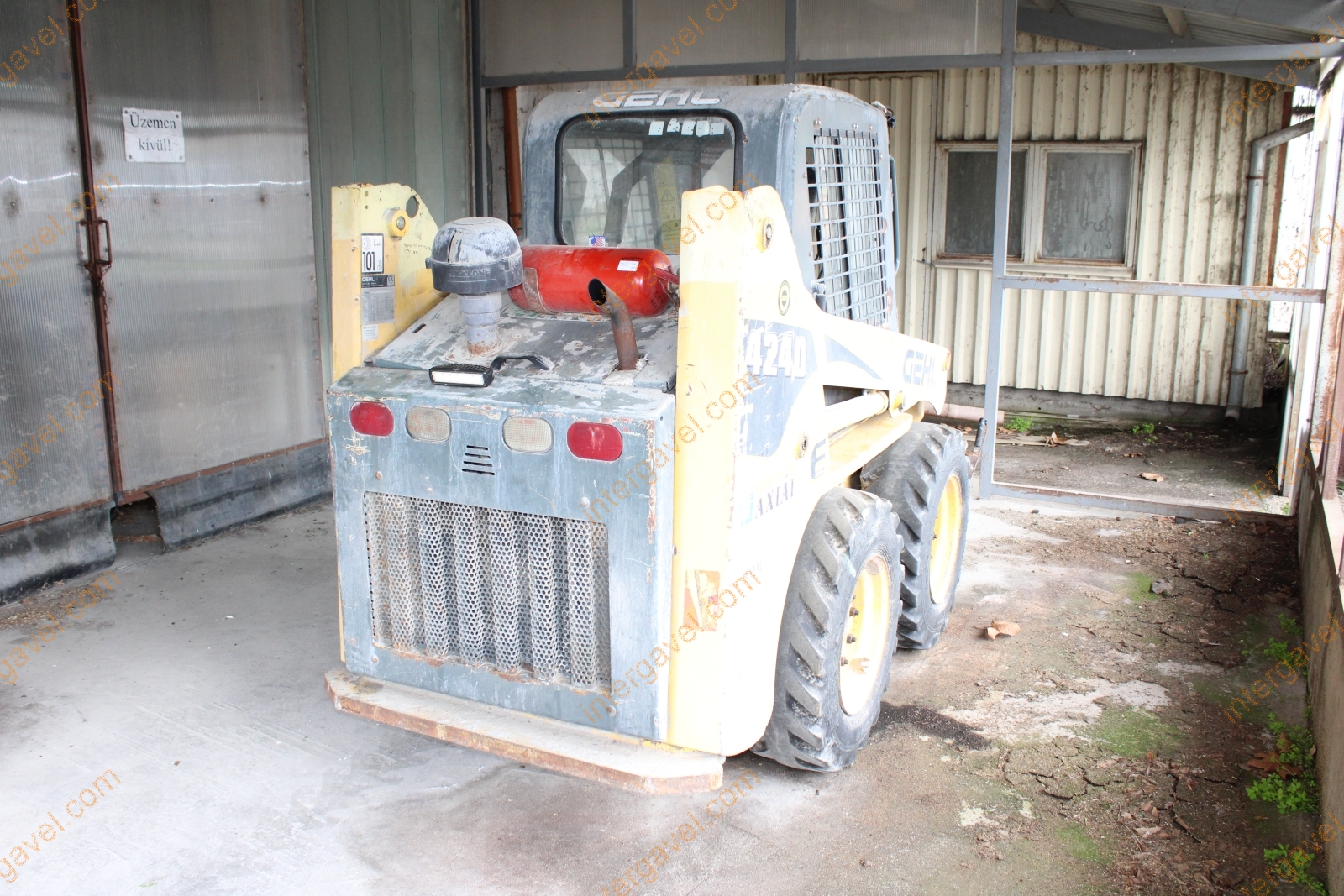 Csúszókormányzású rakodó - GEHL 5