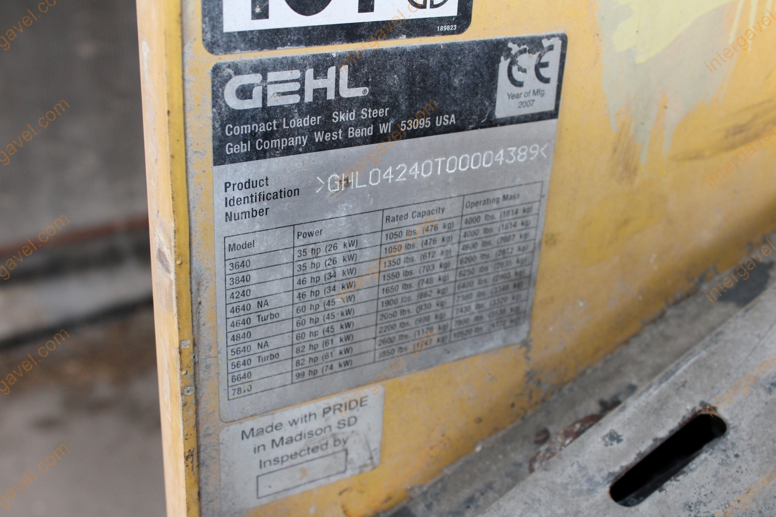 Csúszókormányzású rakodó - GEHL 6