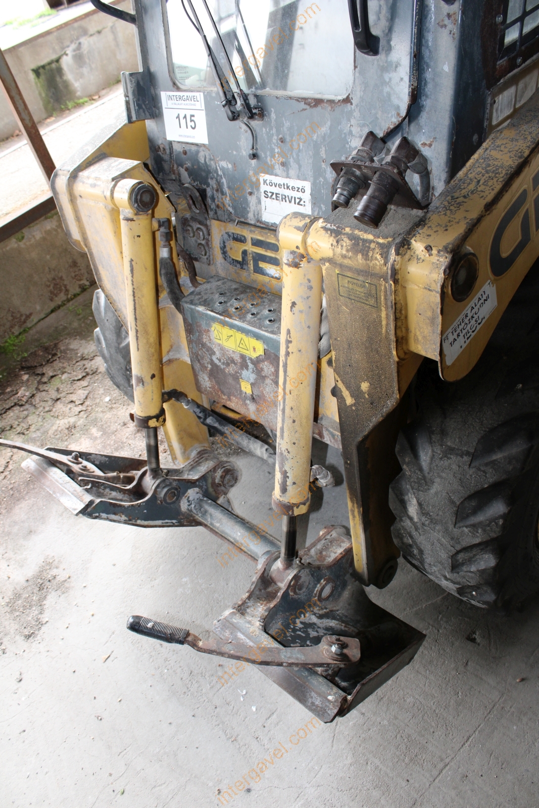 Csúszókormányzású rakodó - GEHL 9