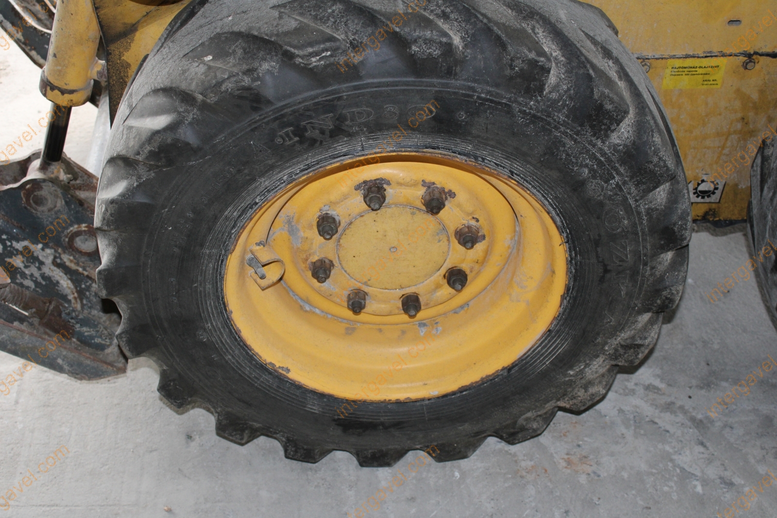 Csúszókormányzású rakodó - GEHL 11