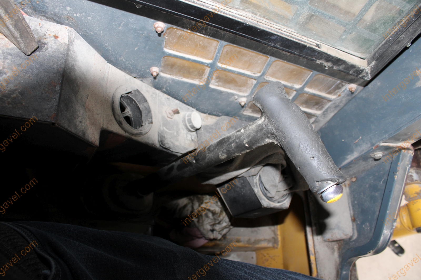 Csúszókormányzású rakodó - GEHL 25