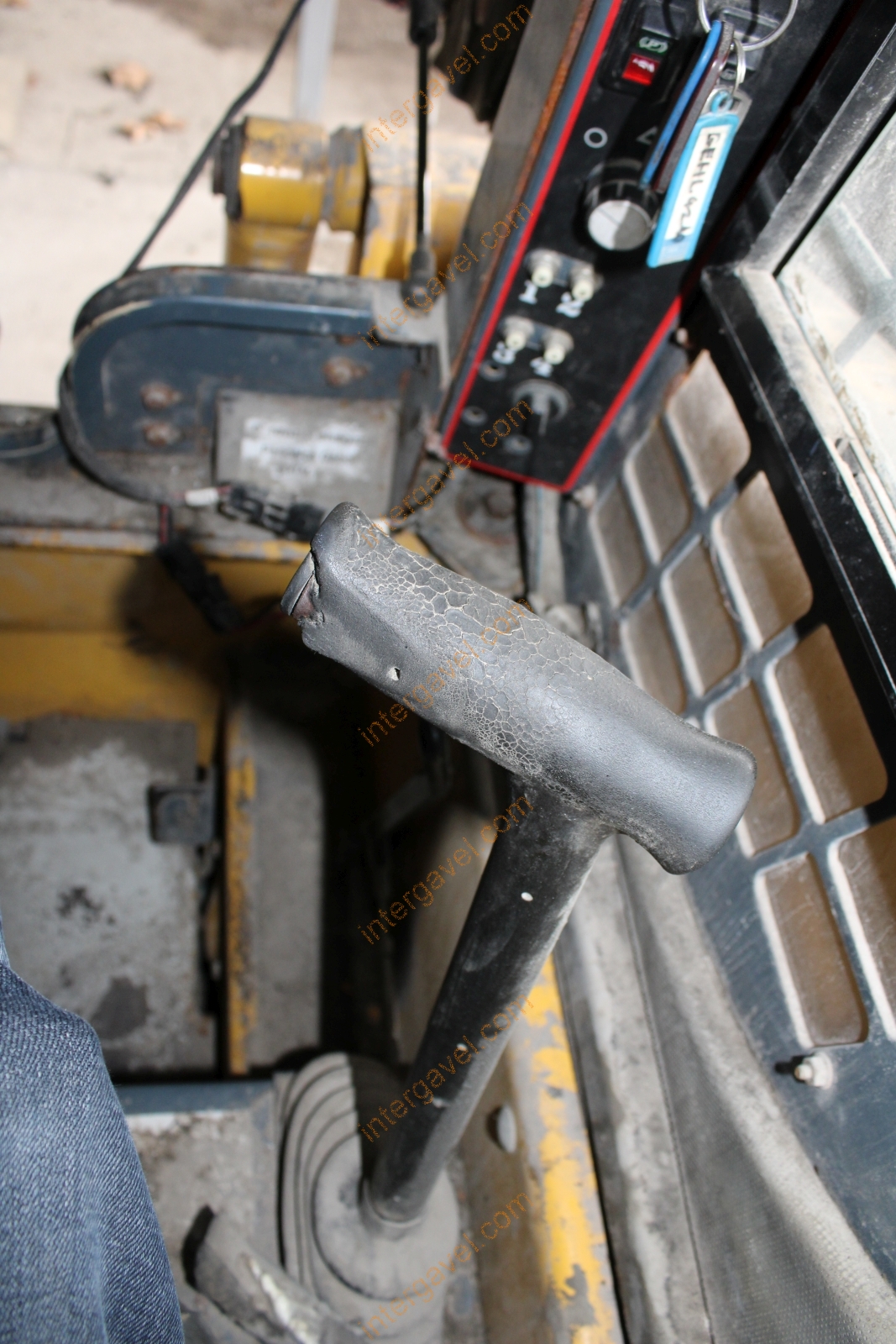 Csúszókormányzású rakodó - GEHL 26