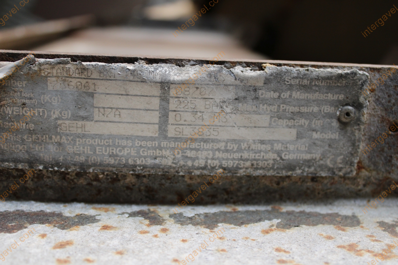 Csúszókormányzású rakodó - GEHL 32