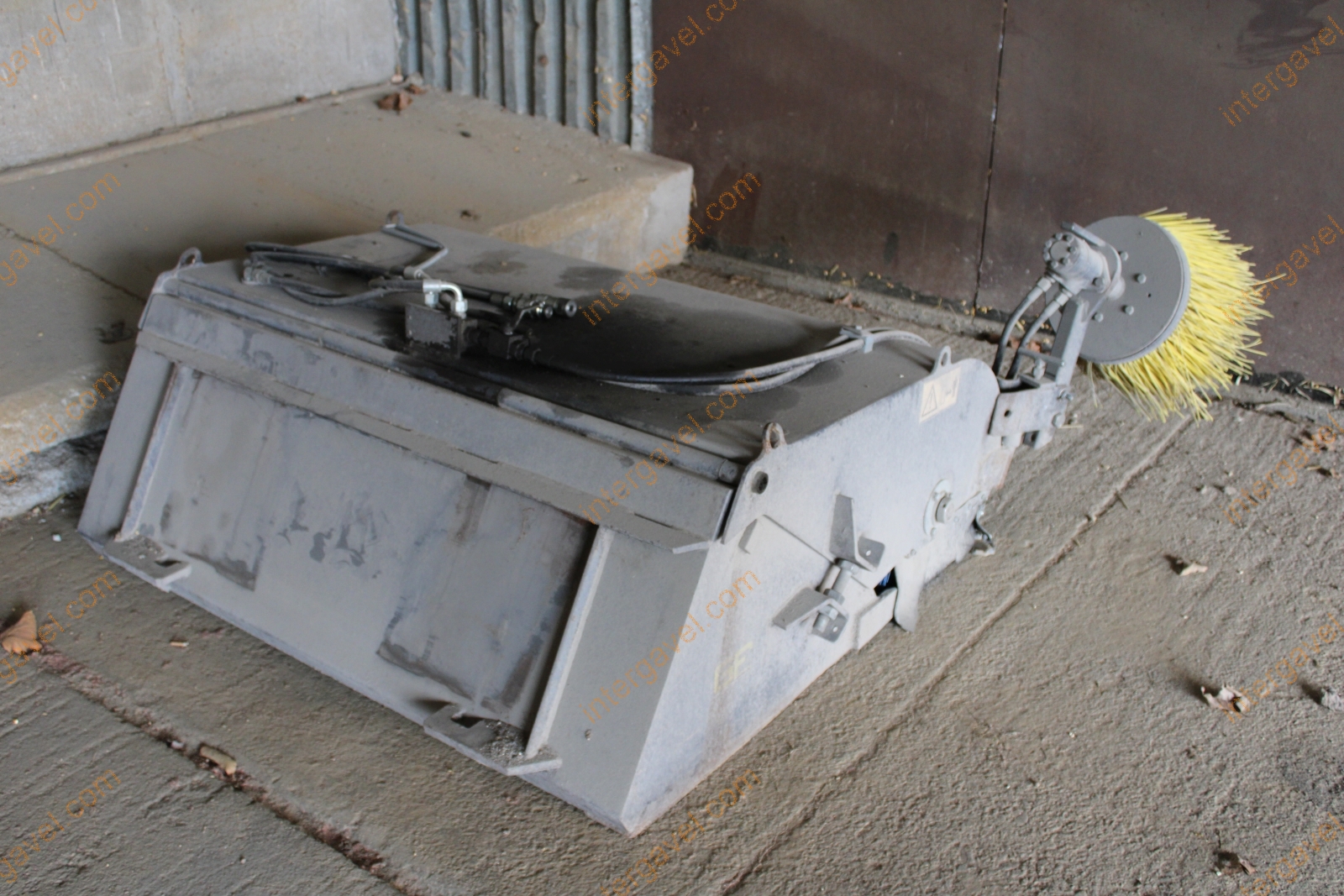 Csúszókormányzású rakodó - GEHL 33