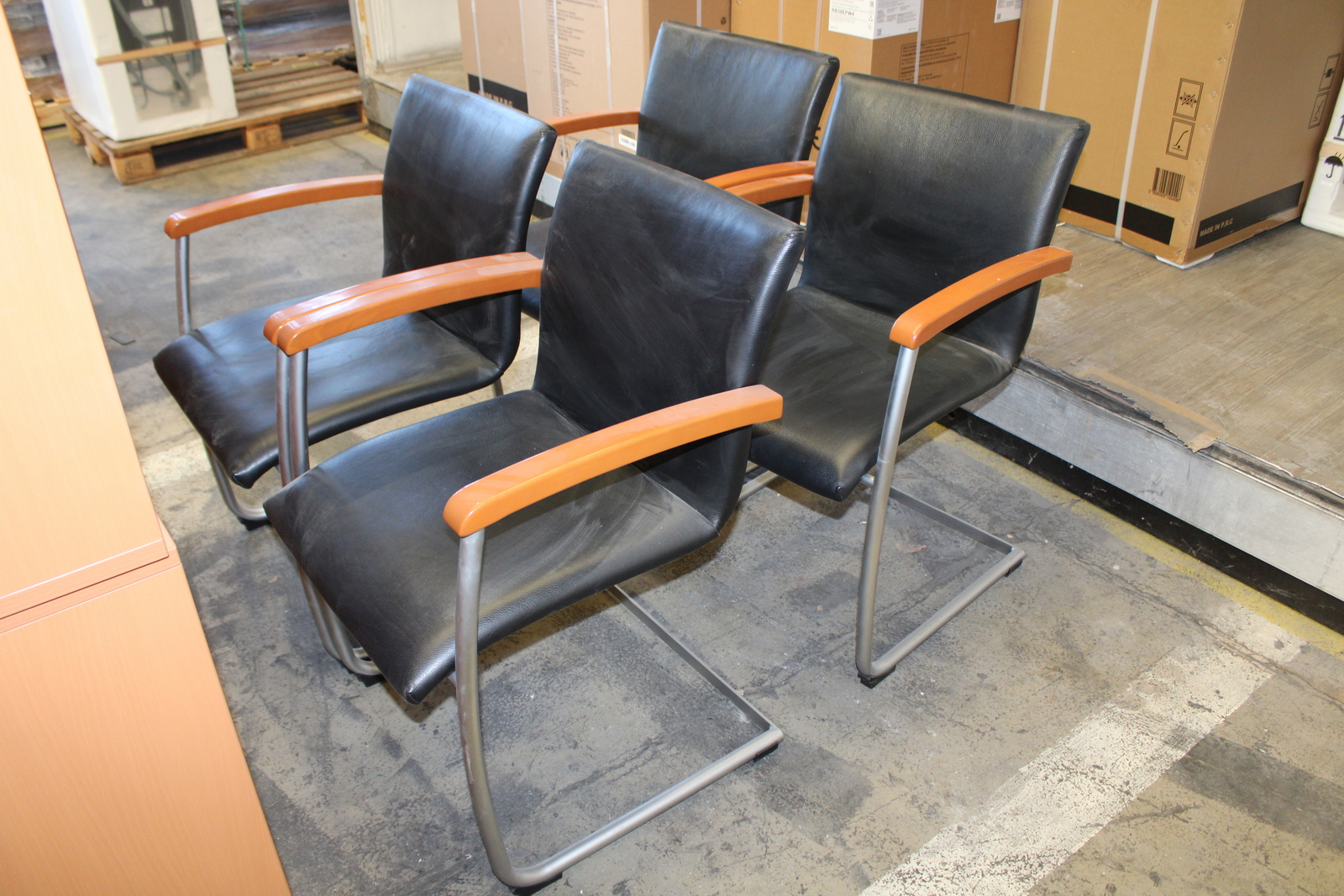 Tárgyalószék (fekete-bőr)