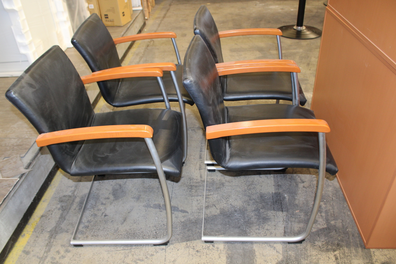 Tárgyalószék (fekete-bőr) 4