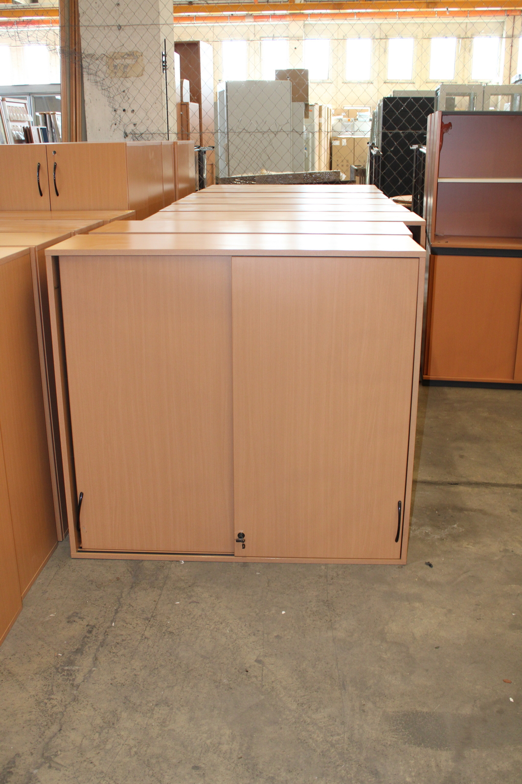 Polcos szekrény (tolóajtós) 2