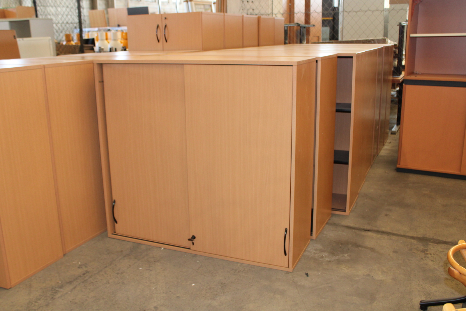 Polcos szekrény (tolóajtós) 3