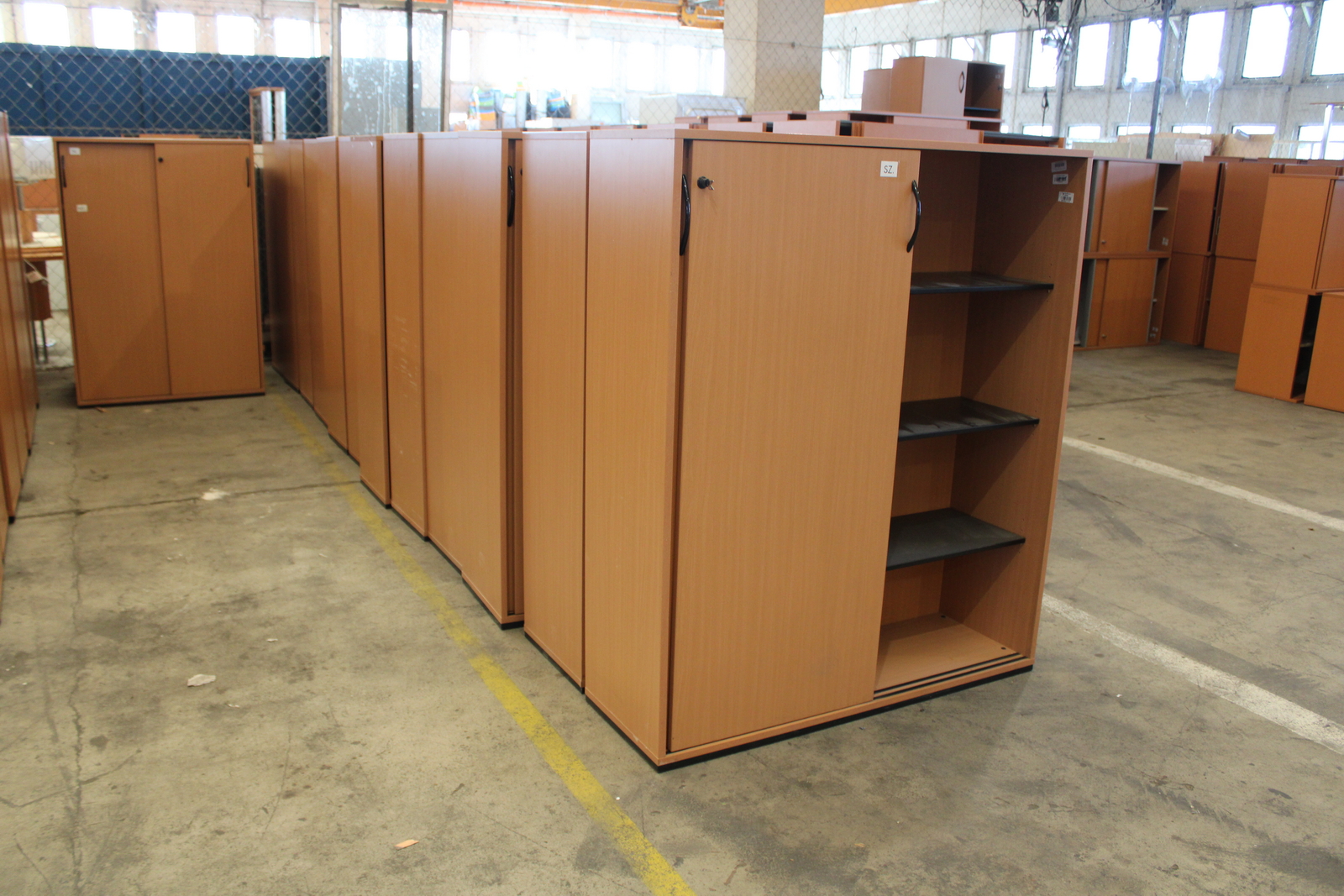 Polcos szekrény (tolóajtós) 10