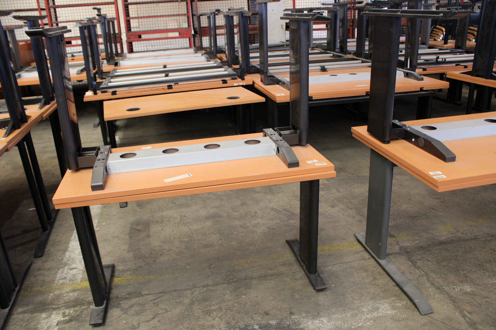 Vegyes íróasztalok 7